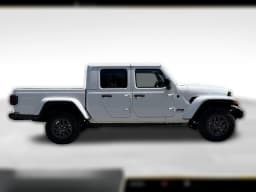 Jeep Gladiator Sport S 4x4 2026 — side view