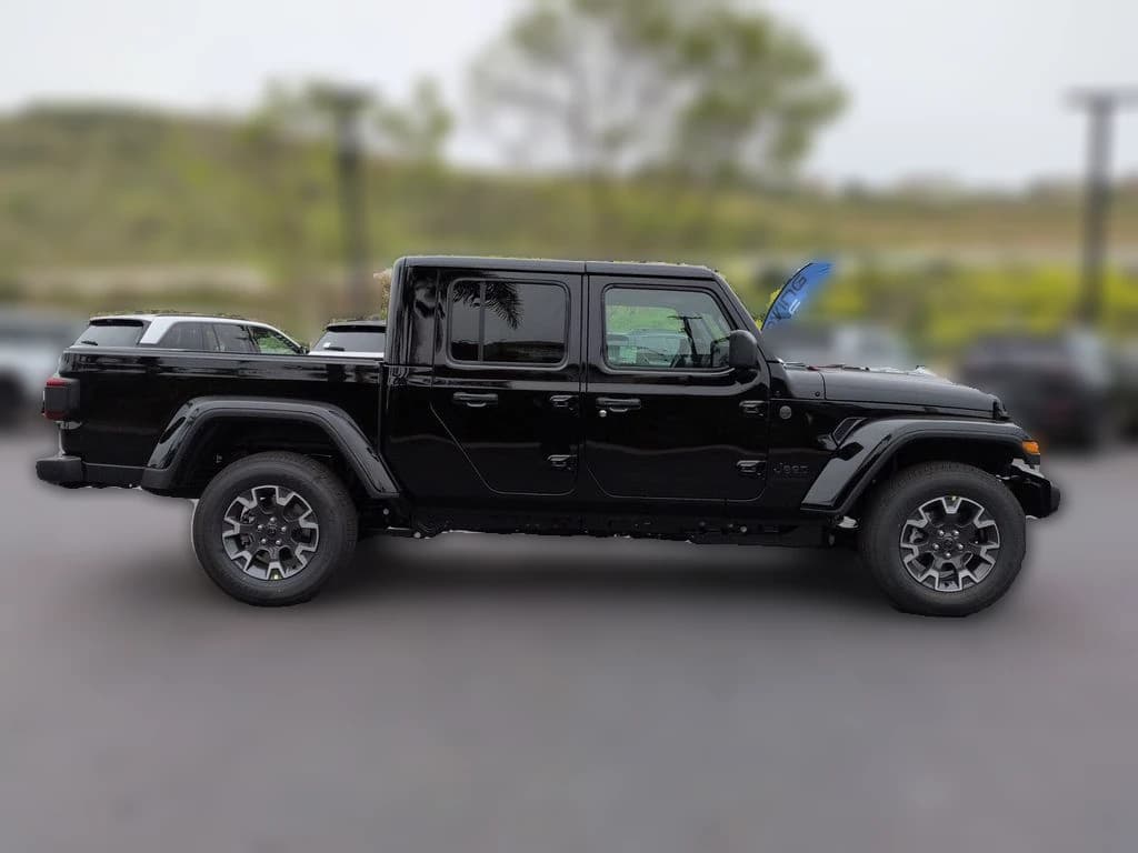Jeep Gladiator Sahara 4x4 2026 — side view