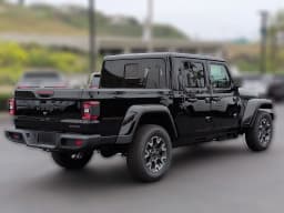 Jeep Gladiator Sahara 4x4 2026 — side view