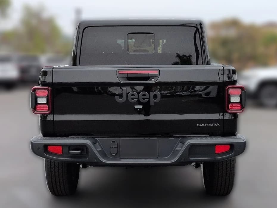 Jeep Gladiator Sahara 4x4 2026 — side view
