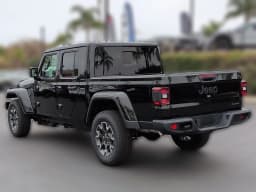 Jeep Gladiator Sahara 4x4 2026 — side view