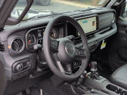 Jeep Gladiator Sahara 4x4 2026 — side view