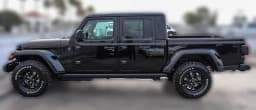 Jeep Gladiator Willys 4x4 2026 — side view