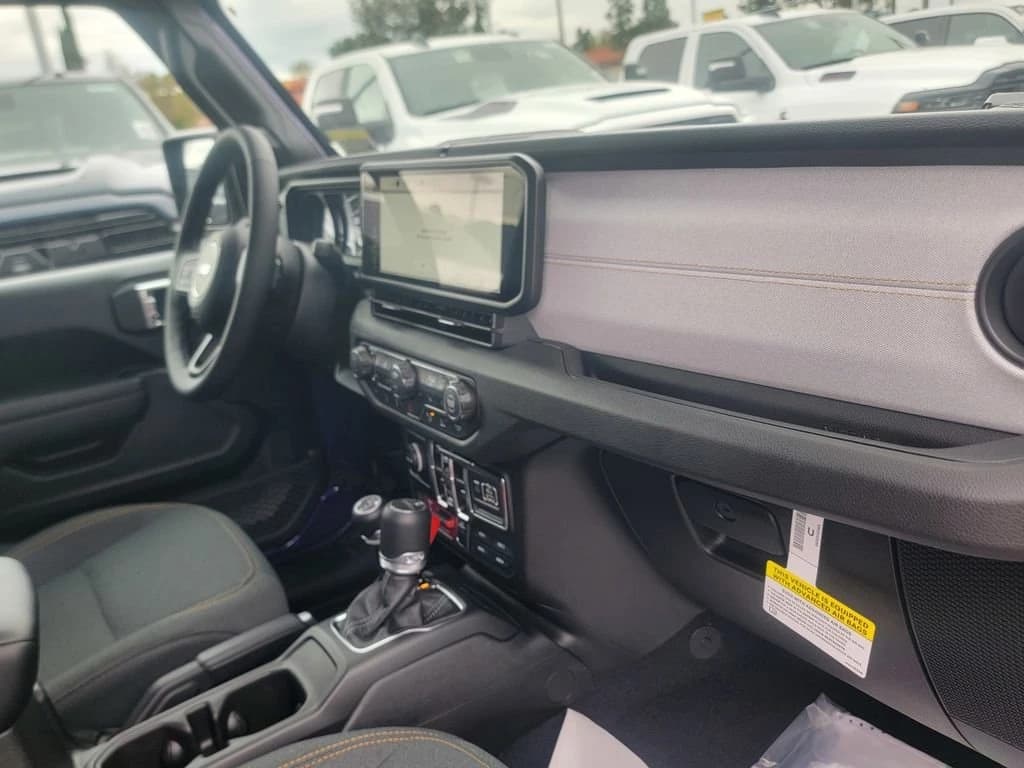 Jeep Gladiator Willys 4x4 2026 — side view