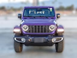 Jeep Gladiator Sahara 4x4 2026 — side view