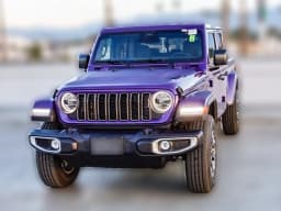 Jeep Gladiator Sahara 4x4 2026 — side view