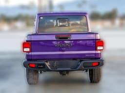 Jeep Gladiator Sahara 4x4 2026 — side view