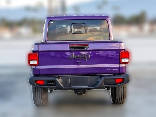 Jeep Gladiator Sahara 4x4 2026 — side view