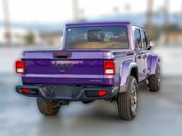 Jeep Gladiator Sahara 4x4 2026 — side view