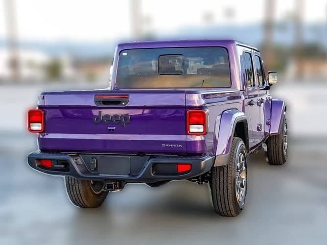Jeep Gladiator Sahara 4x4 2026 — side view