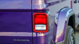 Jeep Gladiator Sahara 4x4 2026 — side view