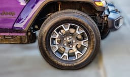 Jeep Gladiator Sahara 4x4 2026 — side view