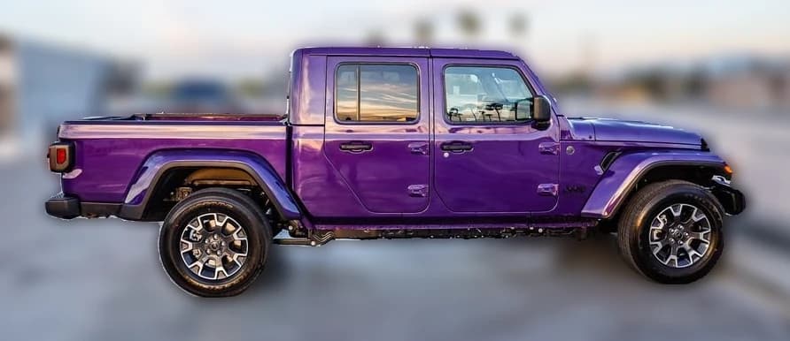 Jeep Gladiator Sahara 4x4 2026 — side view