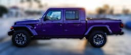 Jeep Gladiator Sahara 4x4 2026 — side view