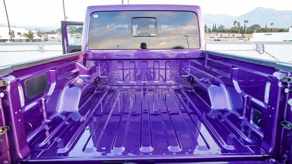 Jeep Gladiator Sahara 4x4 2026 — side view