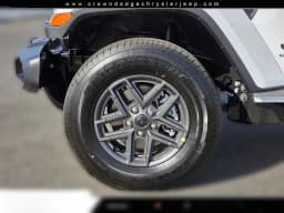 Jeep Gladiator Sport S 4x4 2026 — side view