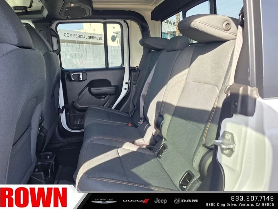 Jeep Gladiator Sport S 4x4 2026 — side view