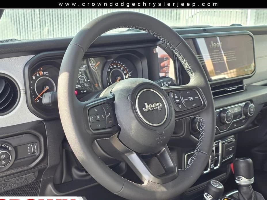 Jeep Gladiator Sport S 4x4 2026 — side view