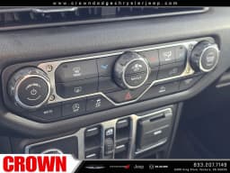 Jeep Gladiator Sport S 4x4 2026 — side view