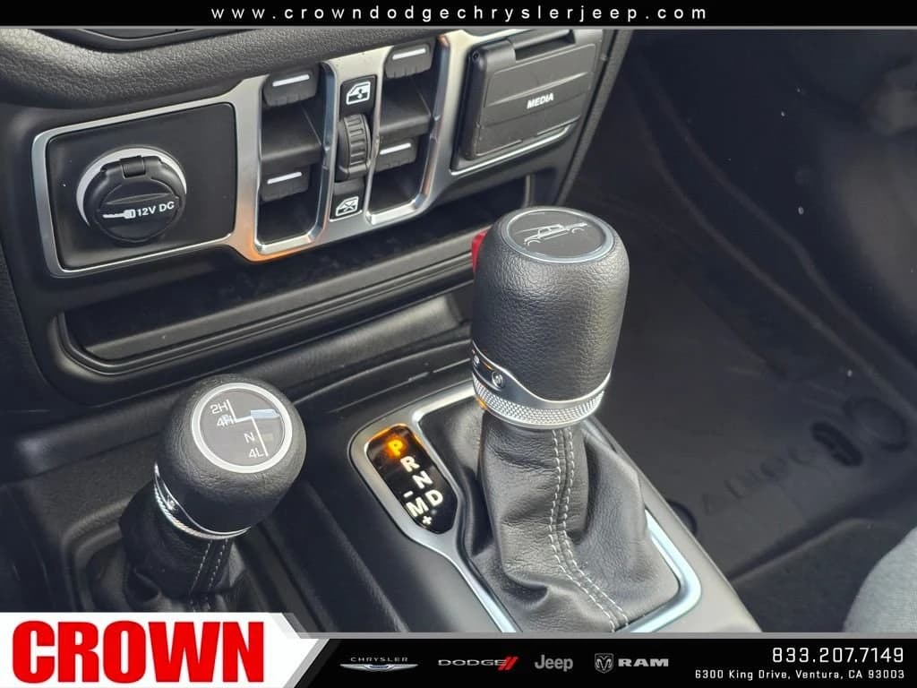 Jeep Gladiator Sport S 4x4 2026 — side view
