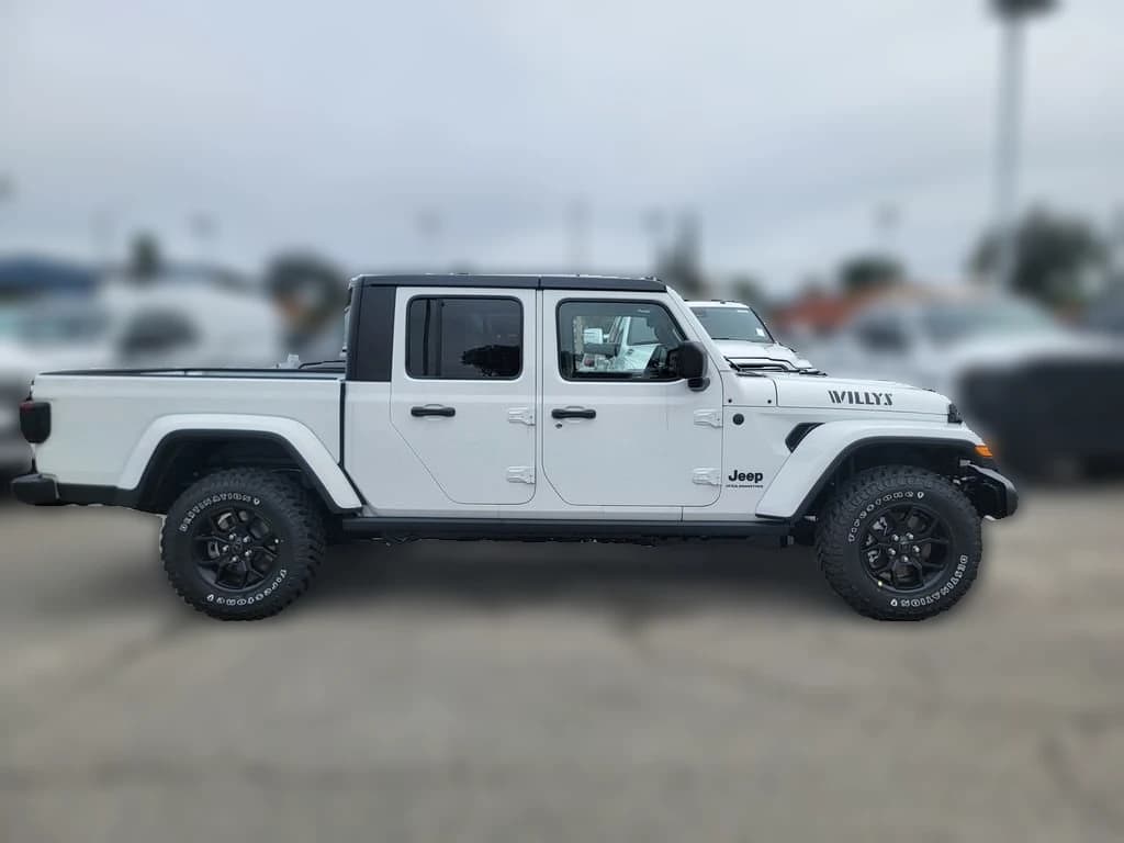 Jeep Gladiator Willys 4x4 2026 — side view