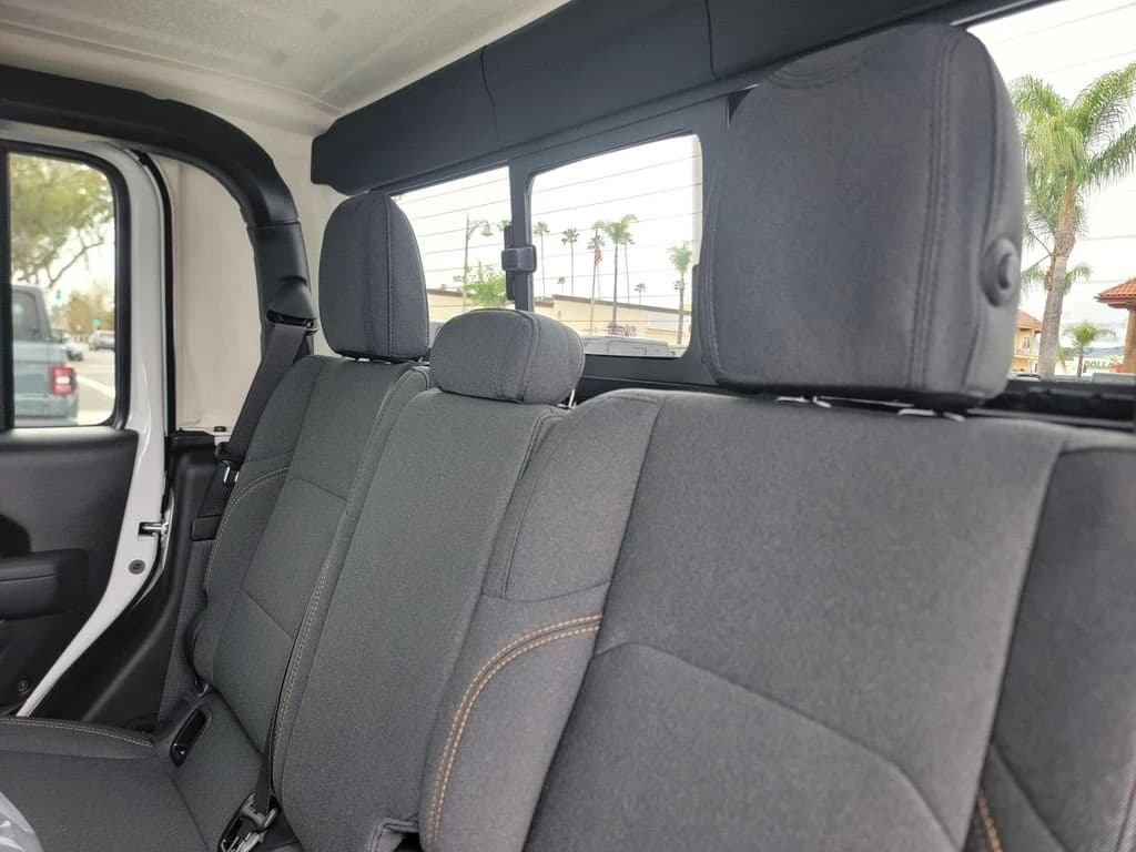Jeep Gladiator Willys 4x4 2026 — side view
