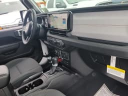 Jeep Gladiator Willys 4x4 2026 — side view