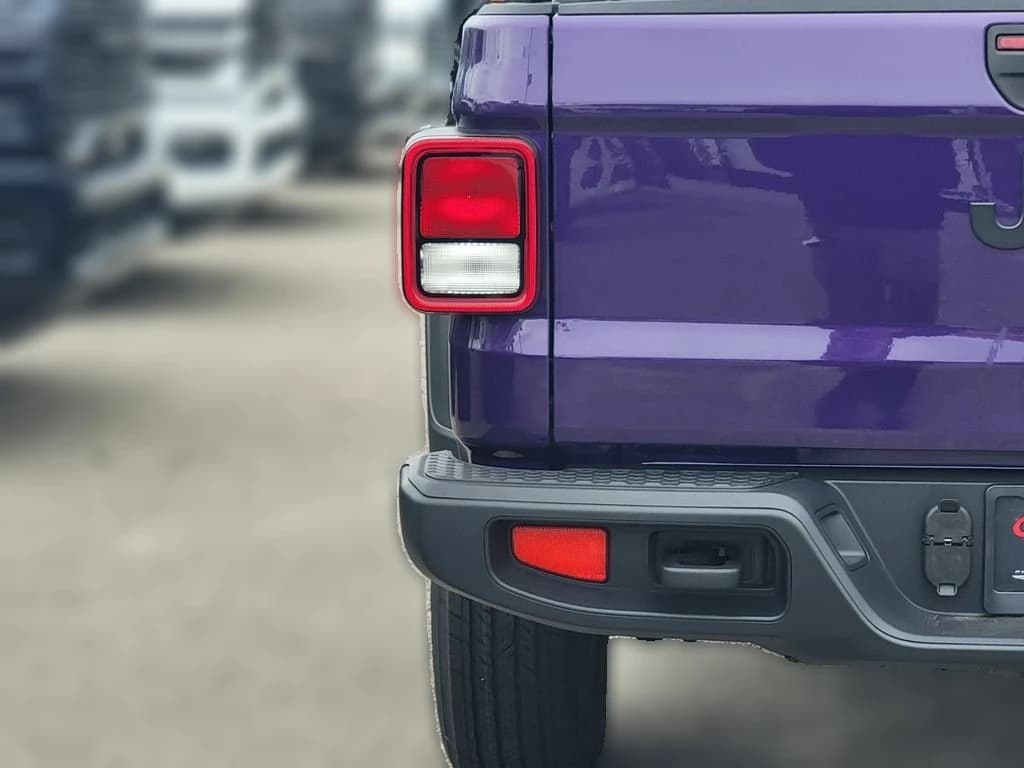 Jeep Gladiator Sport S 4x4 2026 — side view