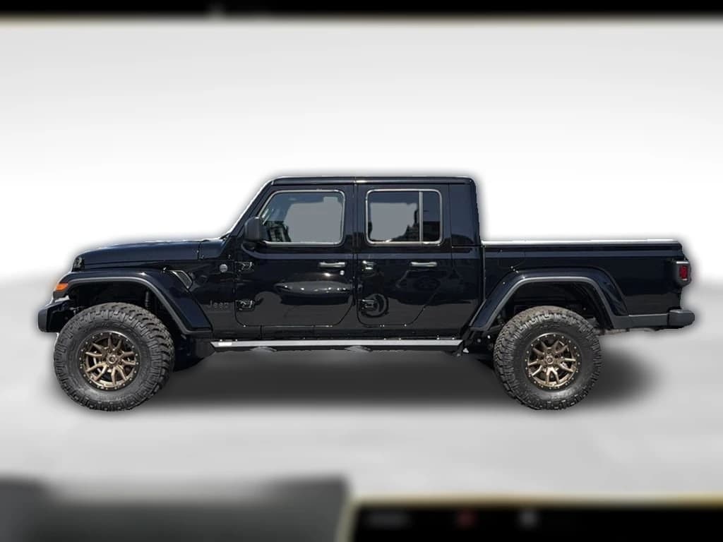 Jeep Gladiator Sahara 4x4 2026 — side view
