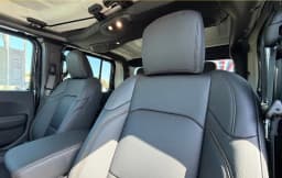 Jeep Gladiator Sahara 4x4 2026 — side view