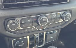 Jeep Gladiator Sport S 4x4 2026 — side view