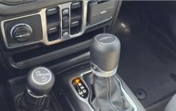 Jeep Gladiator Sport S 4x4 2026 — side view