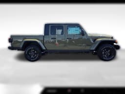 Jeep Gladiator Willys 4x4 2026 — side view