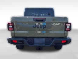 Jeep Gladiator Willys 4x4 2026 — side view