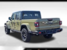 Jeep Gladiator Willys 4x4 2026 — side view