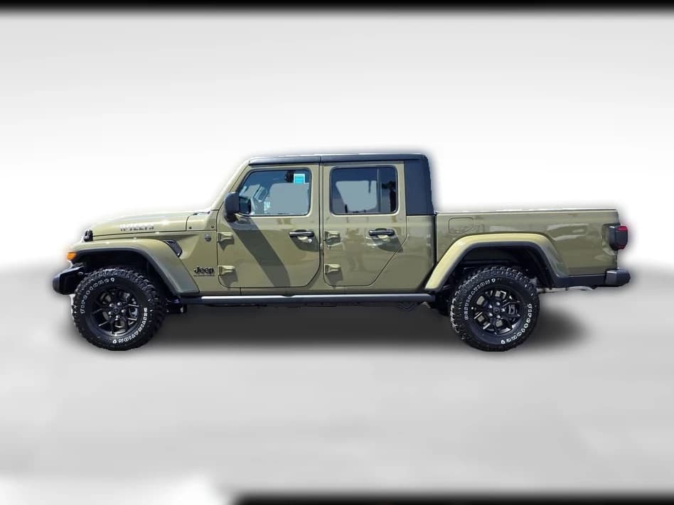 Jeep Gladiator Willys 4x4 2026 — side view