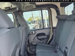 Jeep Gladiator Willys 4x4 2026 — side view