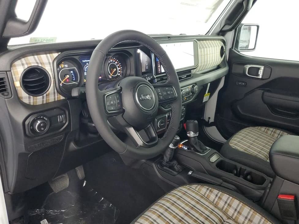 Jeep Gladiator 85th Anniversary Edition 4x4 2026 — side view