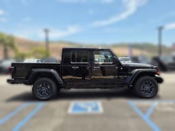 Jeep Gladiator 85th Anniversary Edition 4x4 2026 — side view