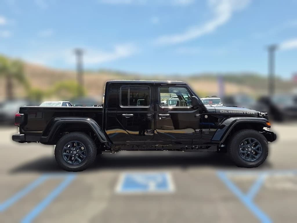 Jeep Gladiator 85th Anniversary Edition 4x4 2026 — side view