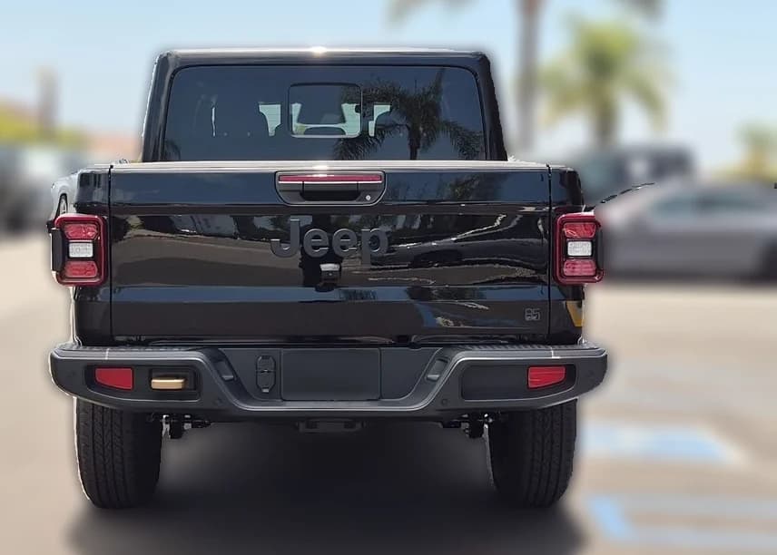 Jeep Gladiator 85th Anniversary Edition 4x4 2026 — side view