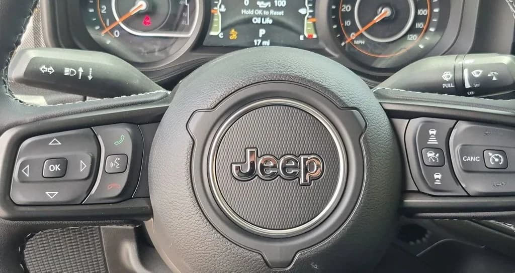 Jeep Gladiator 85th Anniversary Edition 4x4 2026 — side view