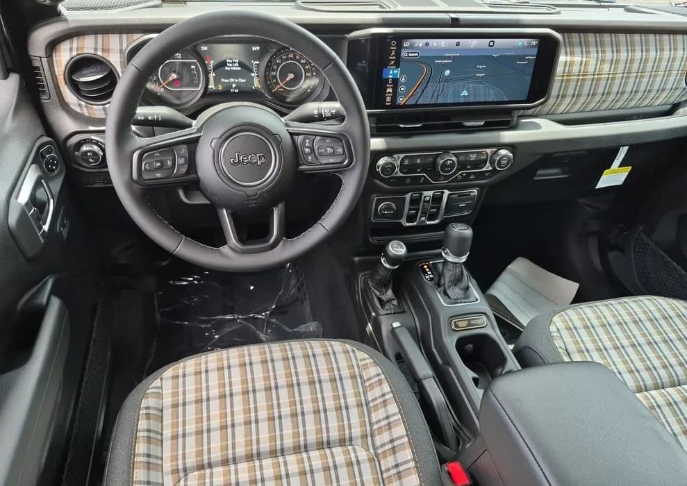 Jeep Gladiator 85th Anniversary Edition 4x4 2026 — side view
