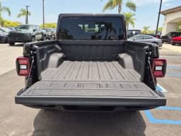 Jeep Gladiator 85th Anniversary Edition 4x4 2026 — side view