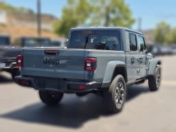 Jeep Gladiator Sahara 4x4 2026 — side view