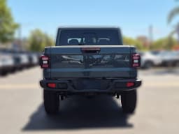Jeep Gladiator Sahara 4x4 2026 — side view