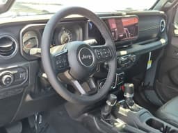 Jeep Gladiator Sahara 4x4 2026 — side view