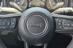 Jeep Gladiator Sahara 4x4 2026 — side view