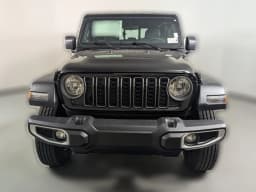 Jeep Gladiator Sport 4x4 2026 — side view