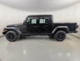 Jeep Gladiator Sport 4x4 2026 — side view